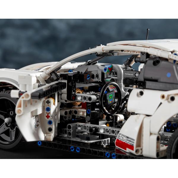 LEGO® Technic 42096 Porsche 911 RSR inside