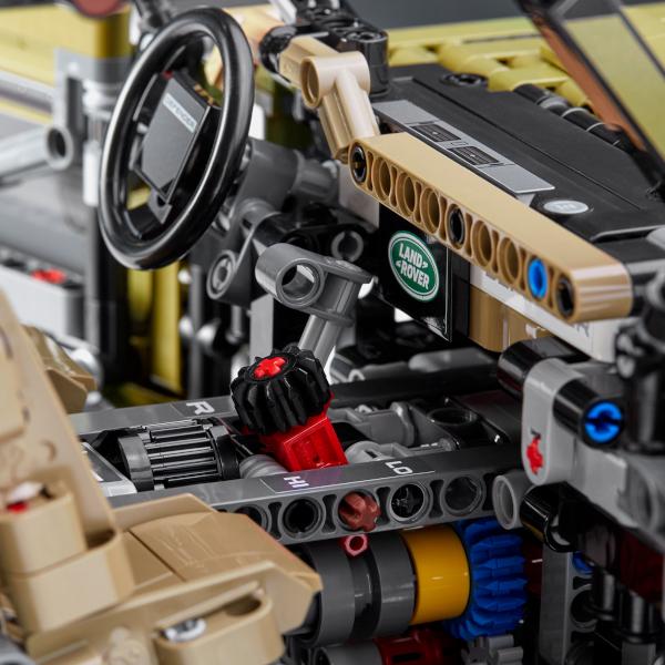 LEGO® Technic 42110 Land Rover Defender inner space