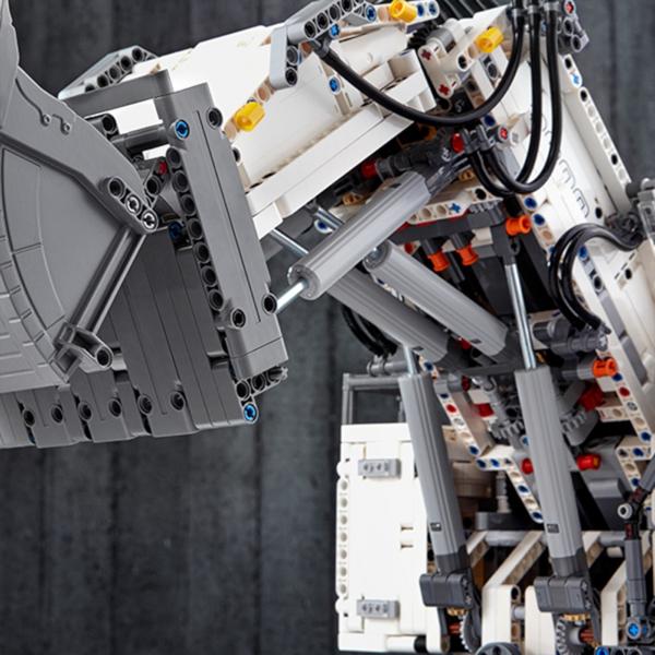 LEGO® Technic 42100 Liebherr Bagger R 9800